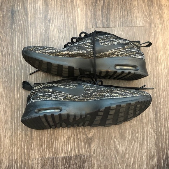 Nike Air Max Thea Black & Gold Jcrd Sneakers - Picture 4 of 8